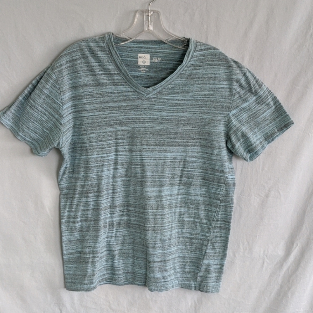 ⭐ Men's BDG Slim Fit V-Neck Tee